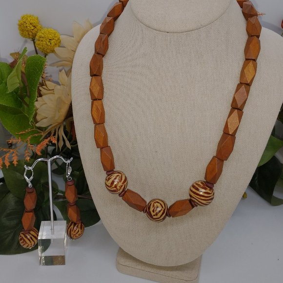 Wooden Tan/Brown Beaded Necklace and earrings - Picture 5 of 9